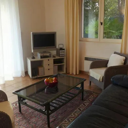 Cavalaire-sur-mer Sleeps 6 Pool Air Con Wifi