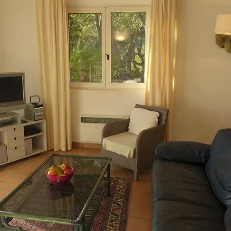 Cavalaire-sur-mer Sleeps 6 Pool Air Con Wifi 度假居